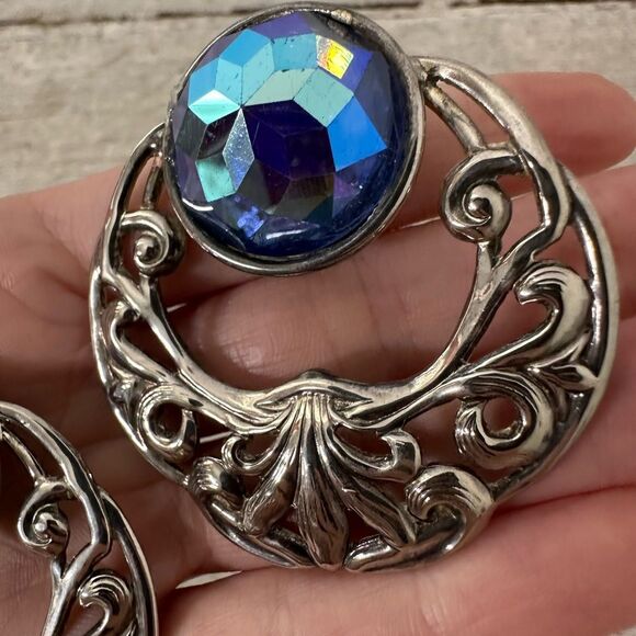 Vintage 60s Large Filigree Faceted Gem Clip On Earrings - Picture 5 of 6